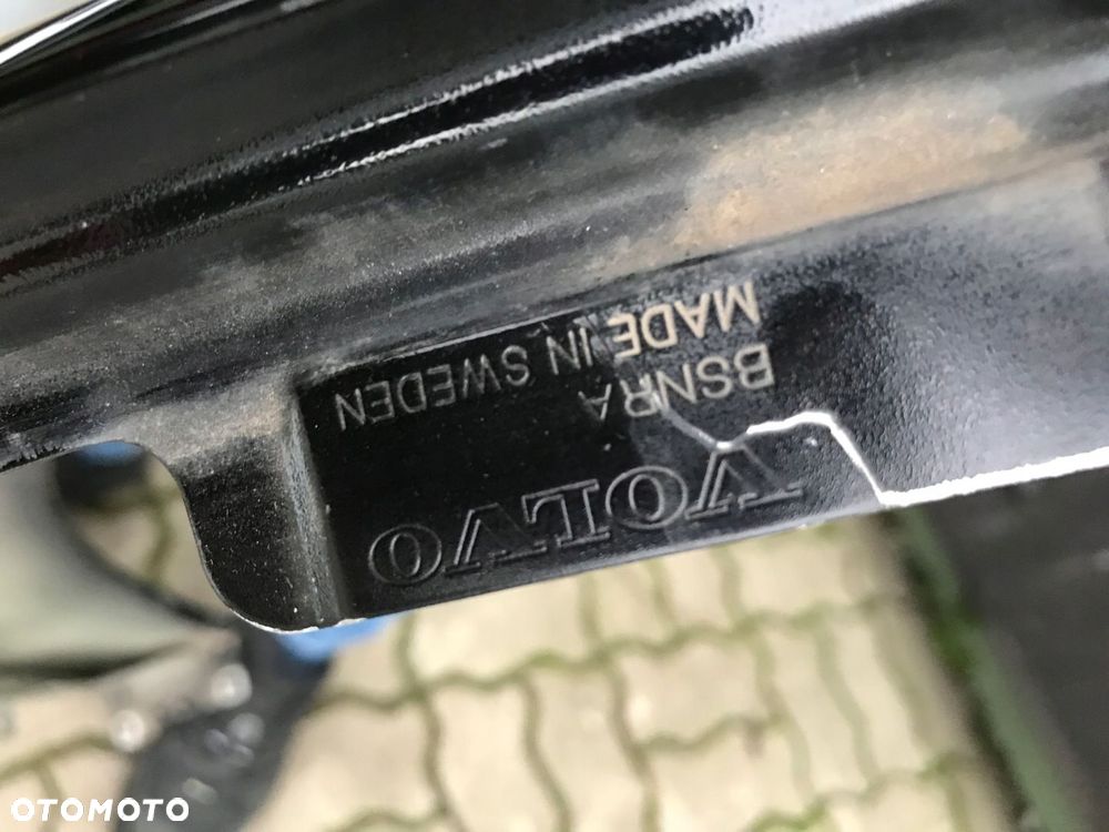 VOLVO 2 II XC60 17- BŁOTNIK LEWY - 6