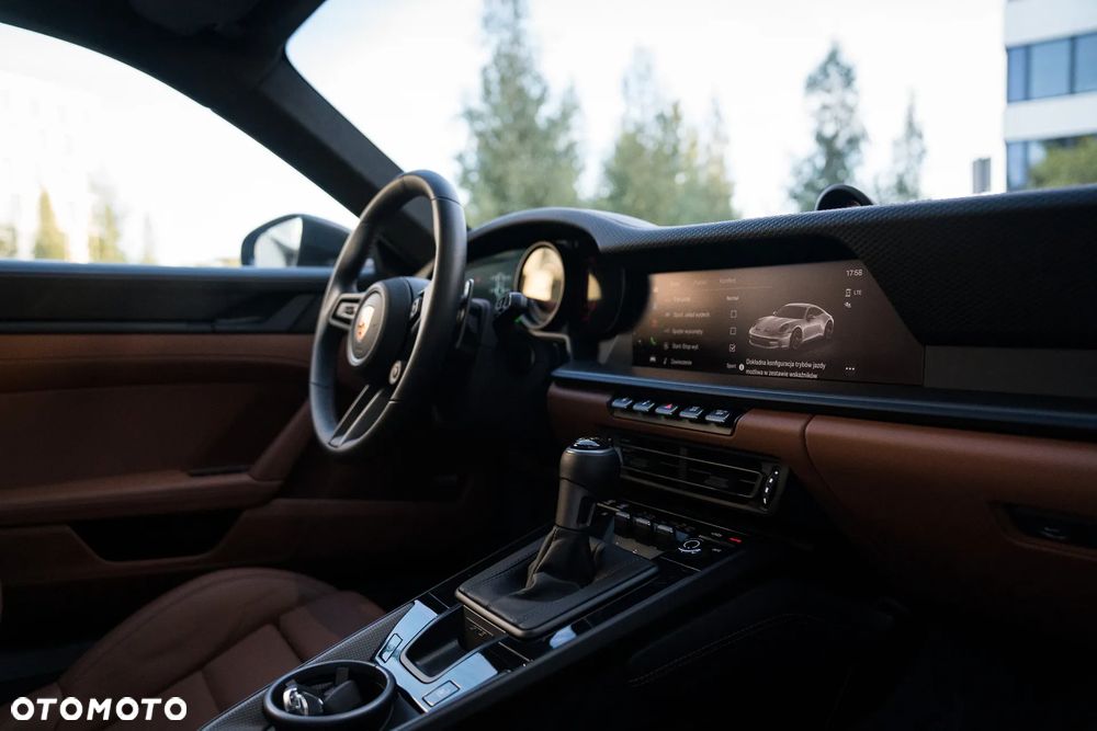 Porsche 911 GT3 Touring PDK - 12