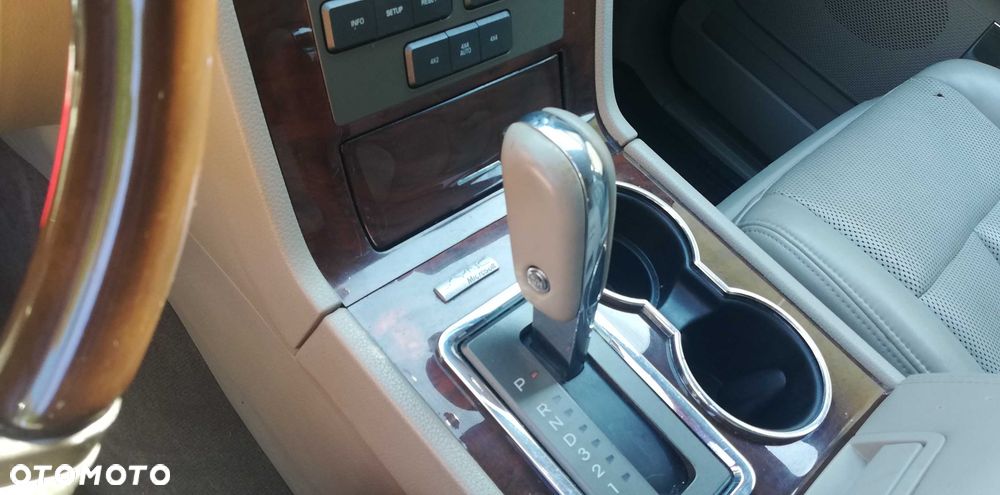 Lincoln Navigator 5.4 L 4x4 - 6