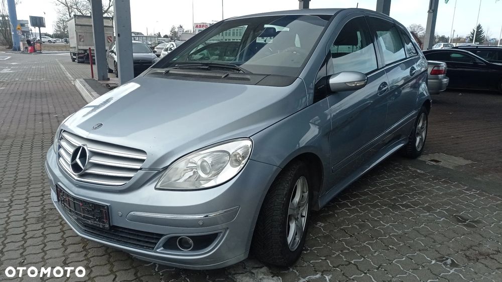 Mercedes-Benz Klasa B 180 CDI Special Edition - 31