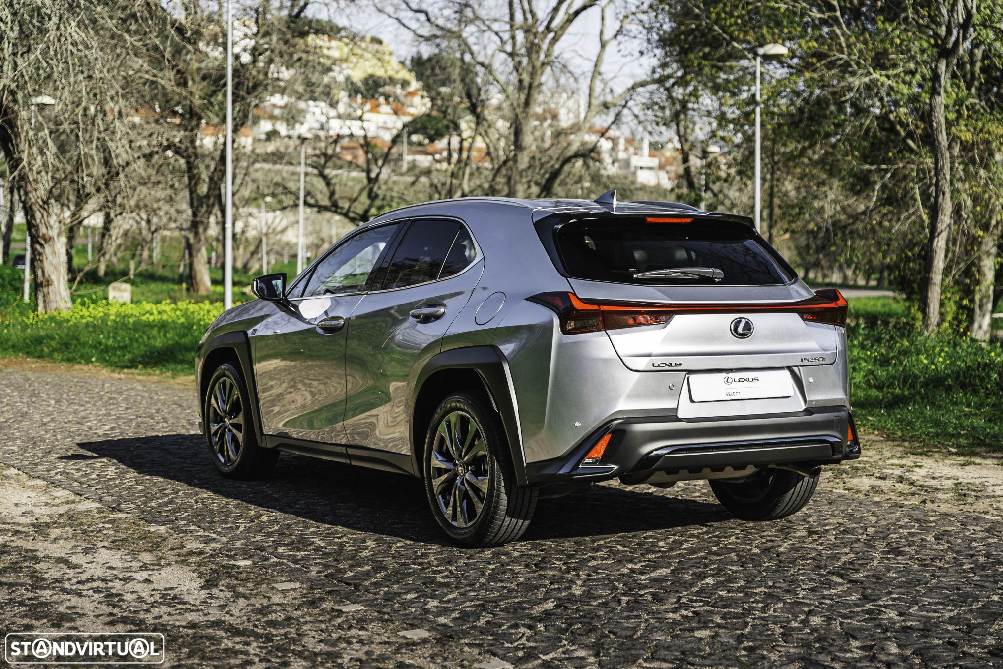 Lexus UX 250h Sport (Ecrã 12.3) - 2