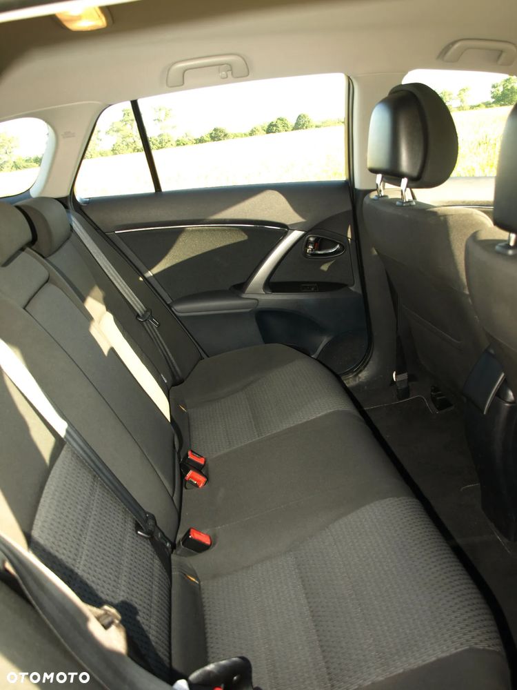 Toyota Avensis - 10