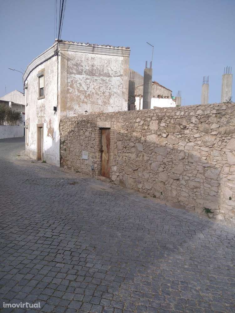 Moradia T4 para reconstrução | Crato - Grande imagem: 3/17