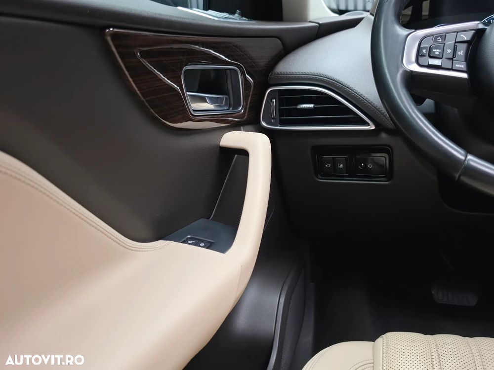 Jaguar F-Pace 20d AWD Portfolio - 15