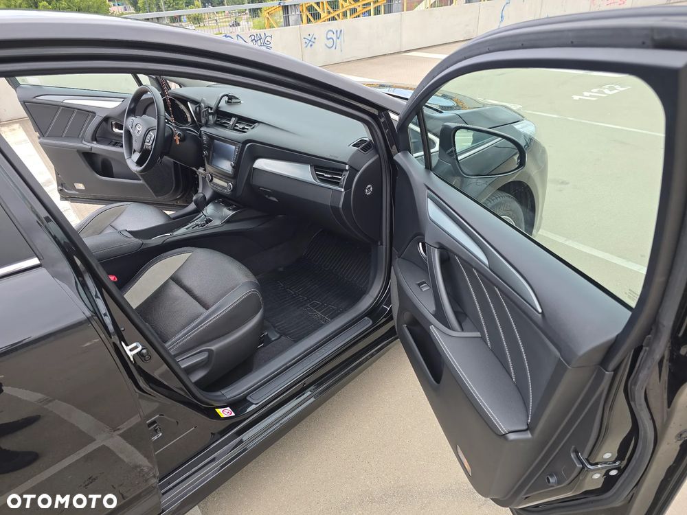 Toyota Avensis 1.8 Premium MS - 23