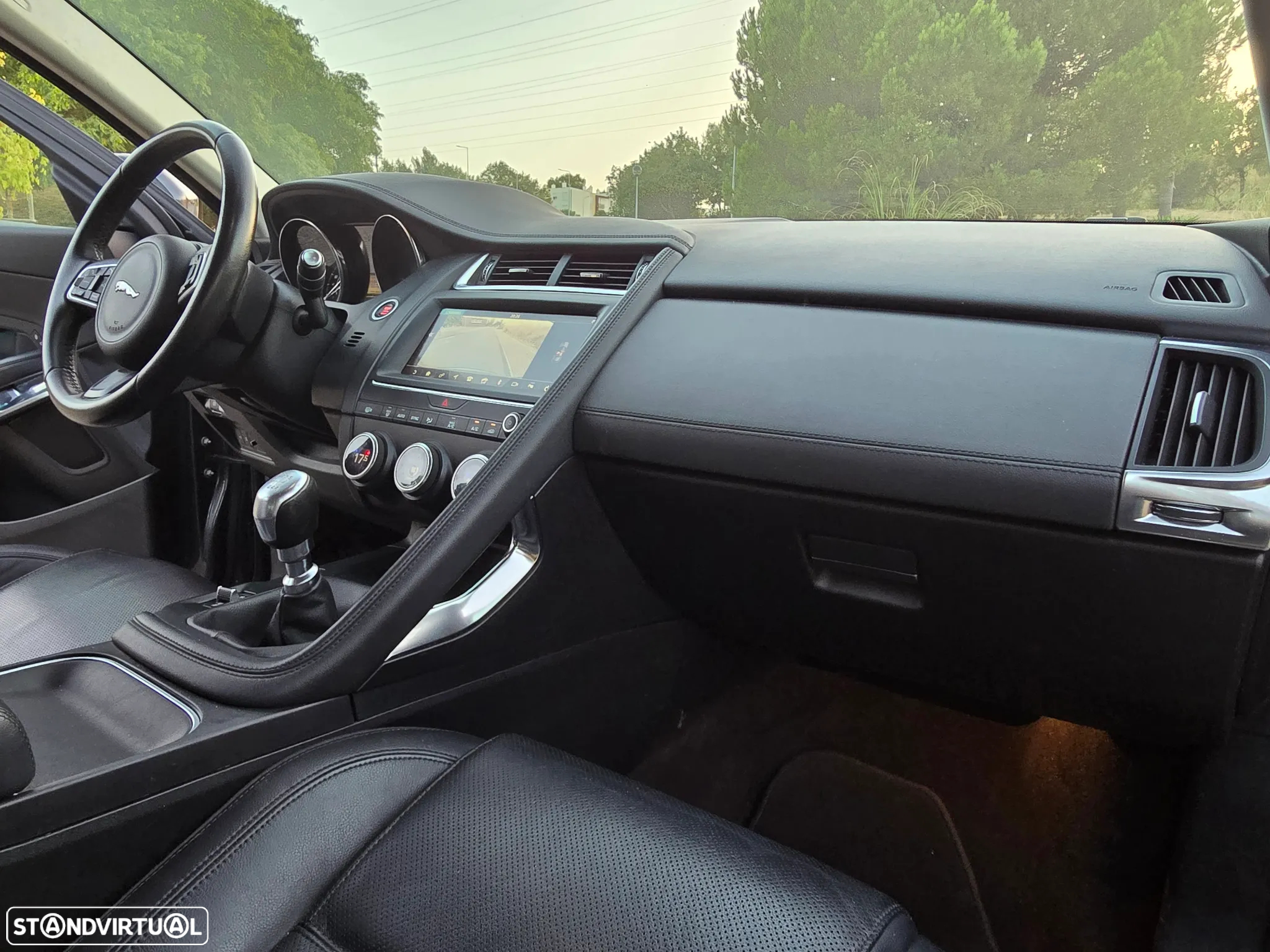 Jaguar E-Pace 2.0 i4D S - 13