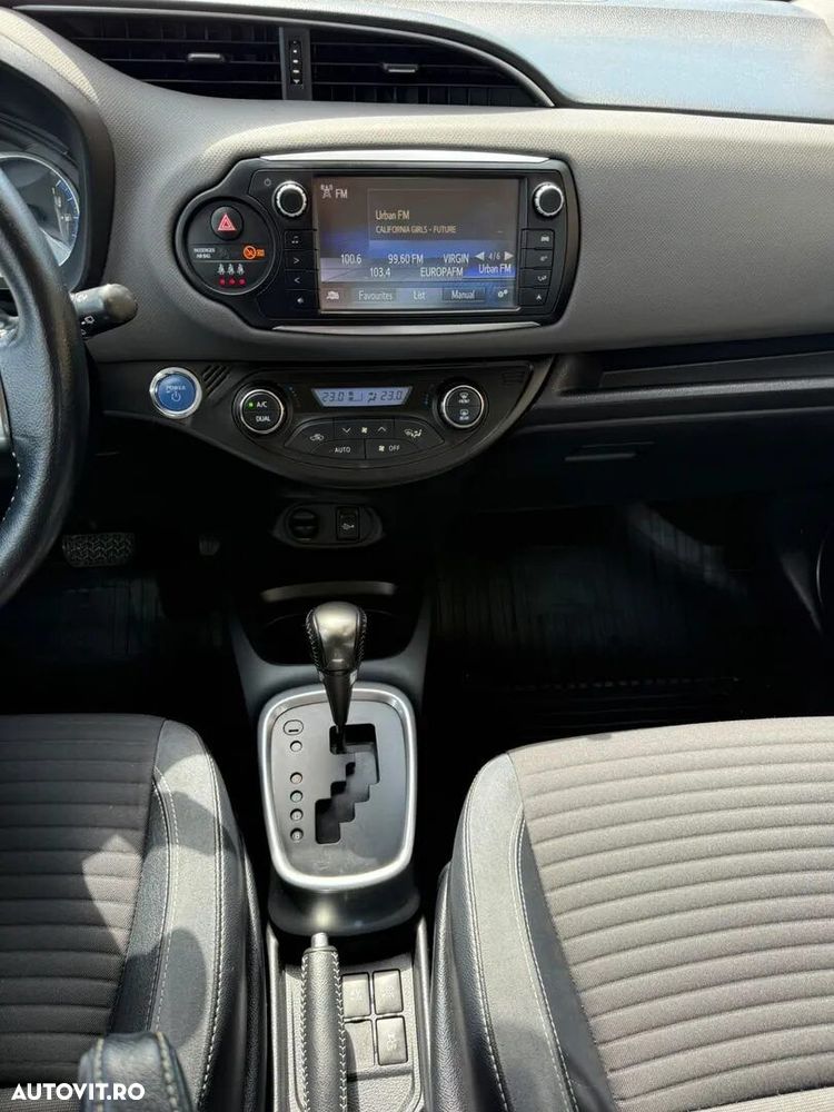 Toyota Yaris 1.5 VVT-i HSD Sol - 19