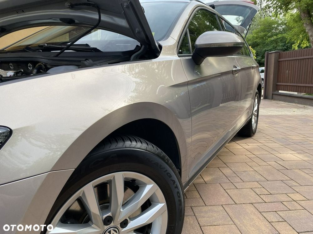 Volkswagen Passat - 4