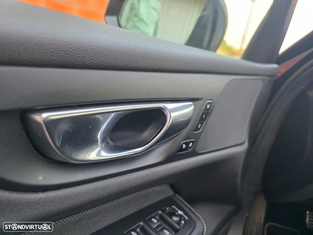 Volvo V60 ver-2-0-t8-awd-te-r--design - 4