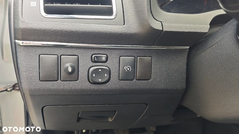 Toyota Avensis - 15