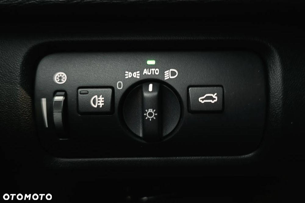 Volvo V40 T3 Drive-E R-Design Momentum - 23