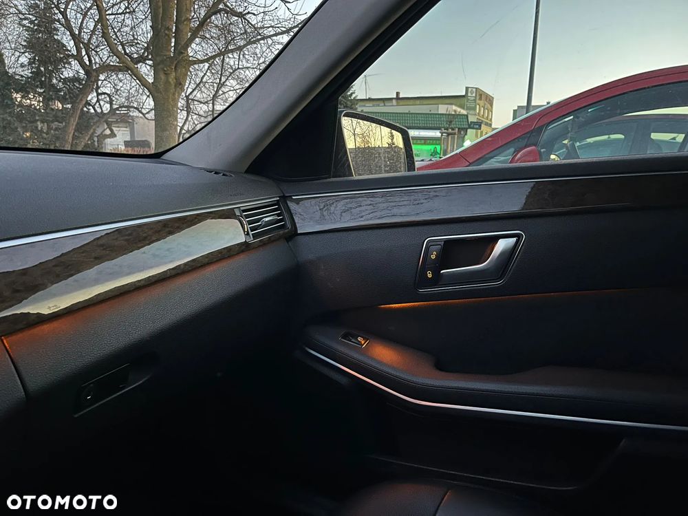 Mercedes-Benz Klasa E 200 CDI DPF BlueEFFICIENCY 7G-TRONIC Elegance - 16