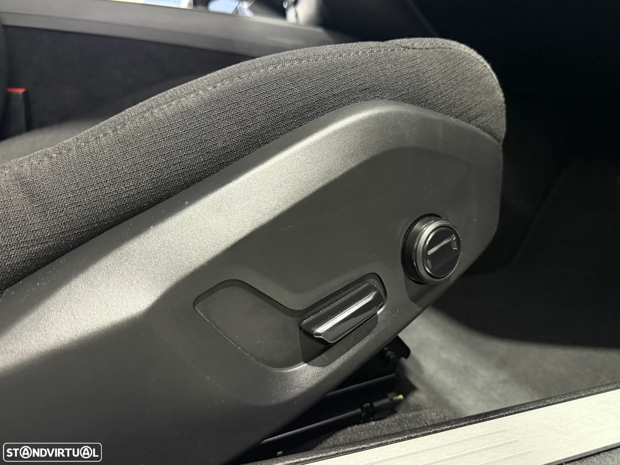 Volvo V60 2.0 D3 Momentum - 33