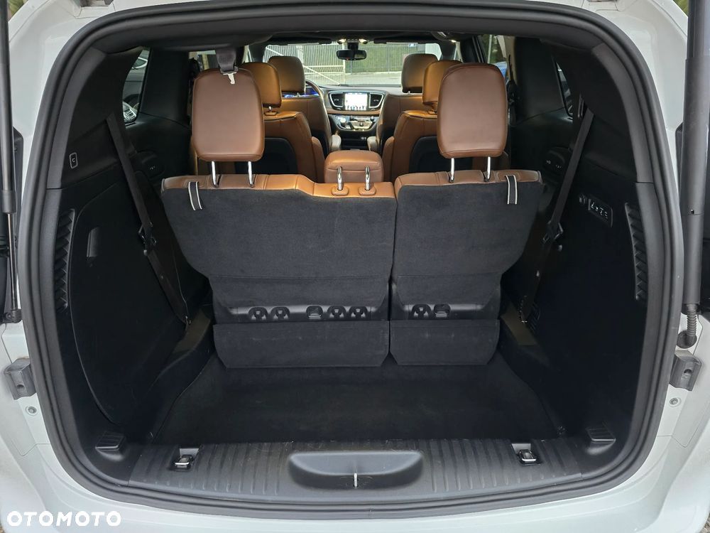 Chrysler Pacifica - 39