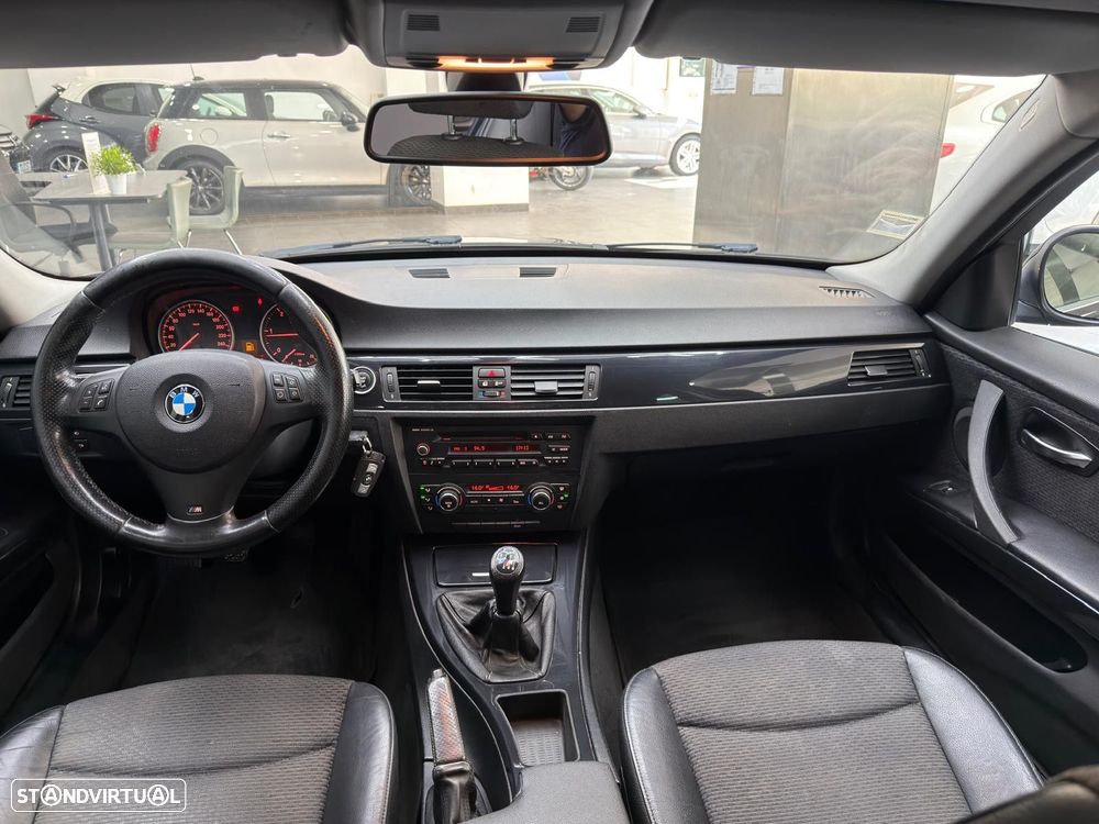 BMW 318 d Pack M - 16