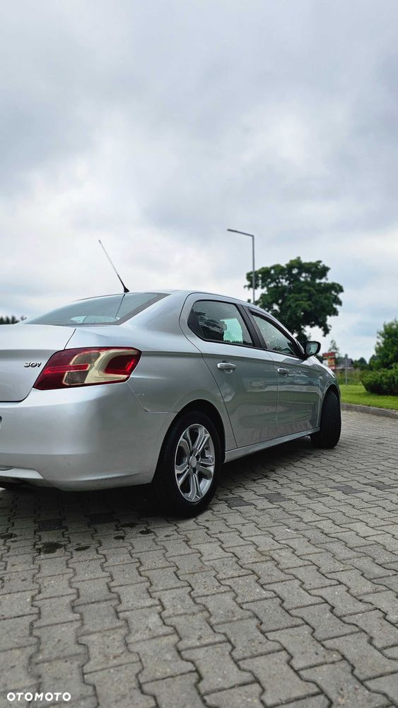 Peugeot 301 - 3