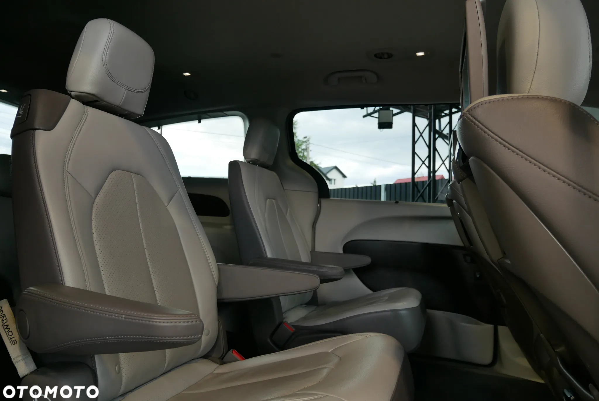 Chrysler Pacifica - 13