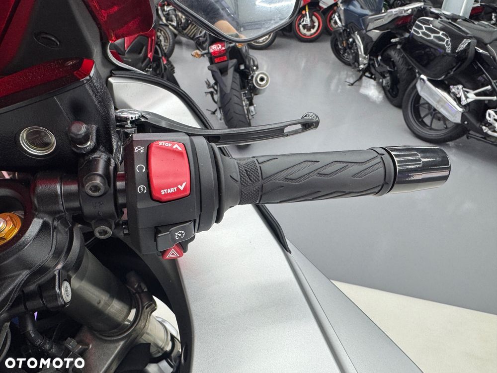 Suzuki GSX - 28