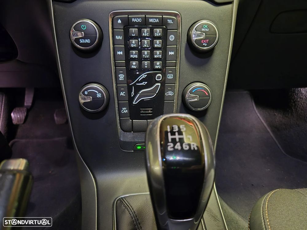 Volvo V40 Cross Country 2.0 D2 Summum - 25