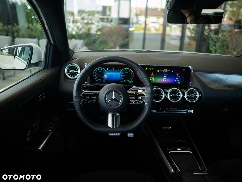 Mercedes-Benz GLA - 15