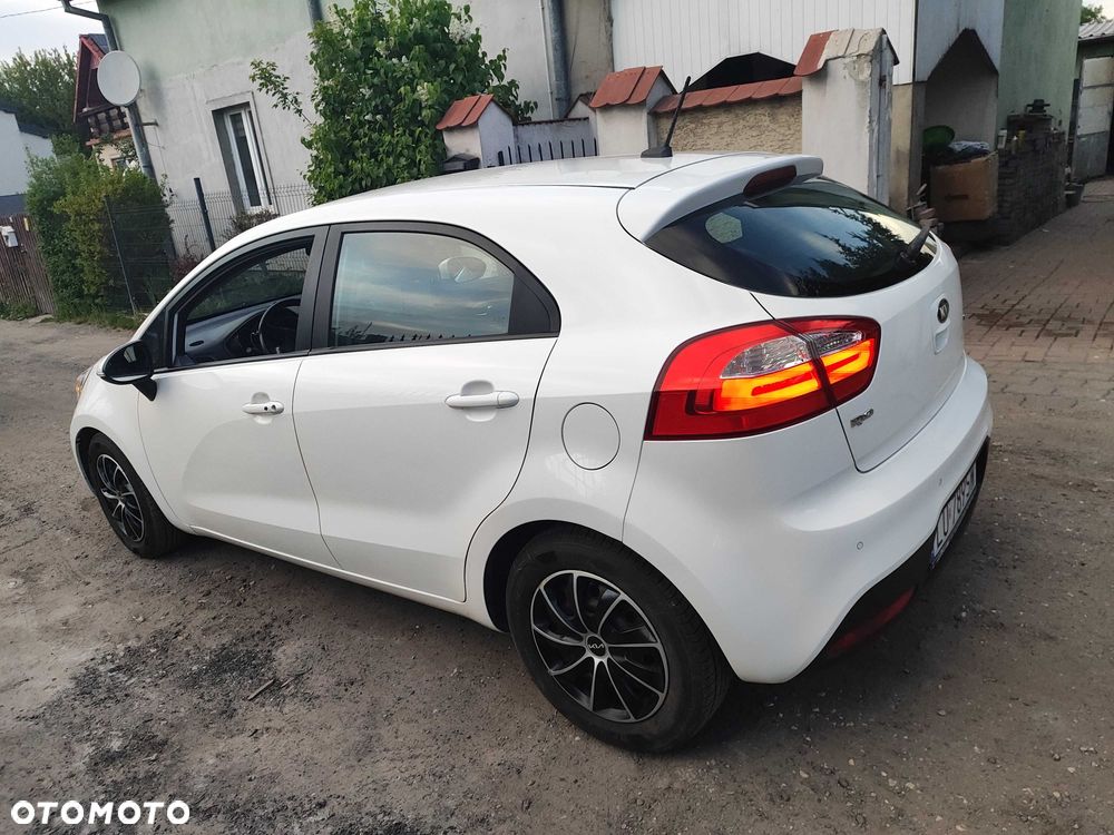 Kia Rio - 4