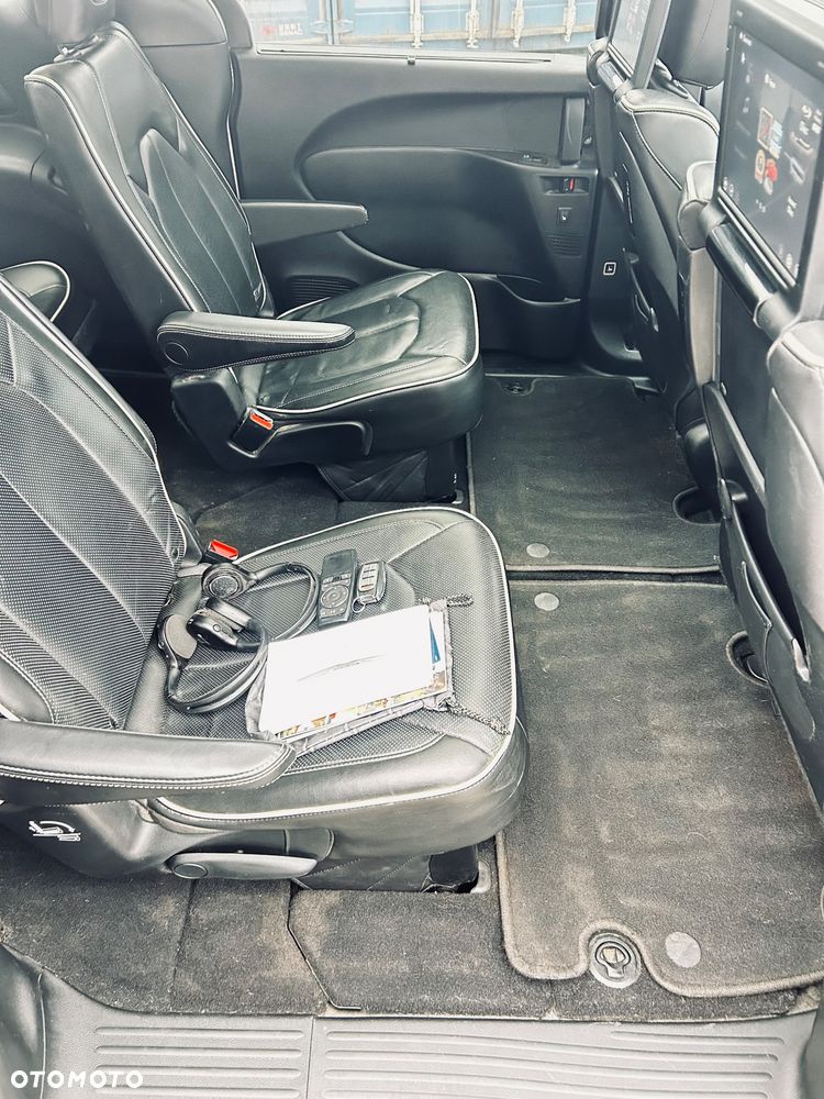 Chrysler Pacifica - 14