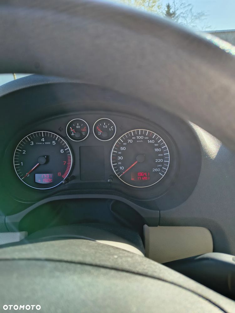 Audi A3 3-drzwiowe 1.6 Attraction - 2