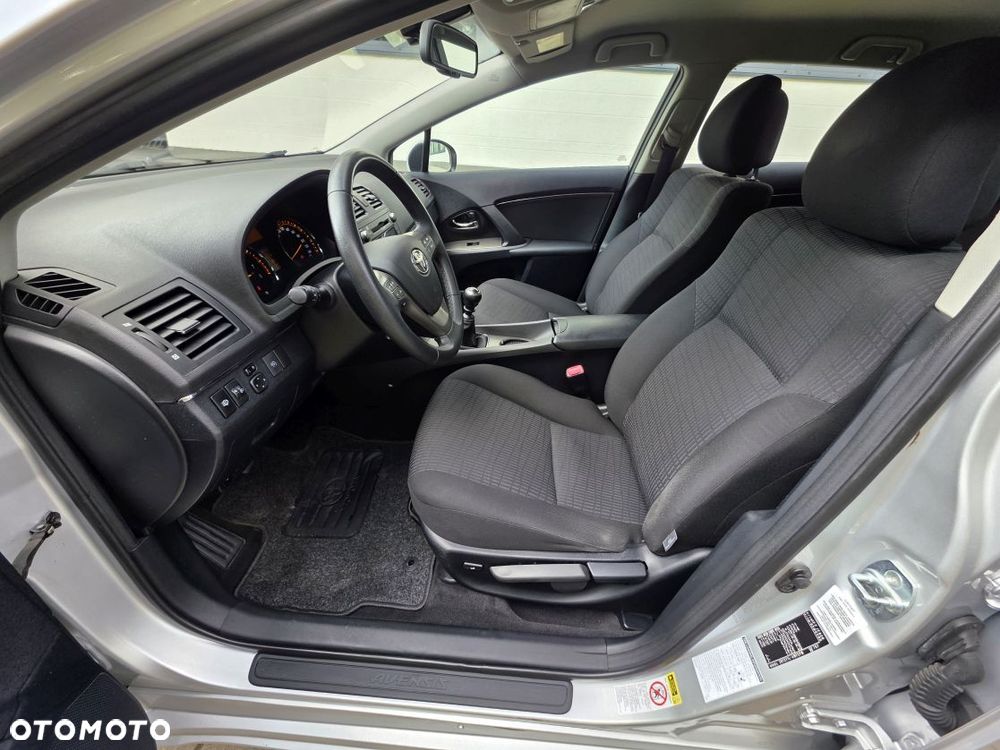 Toyota Avensis 1.8 Executive - 9