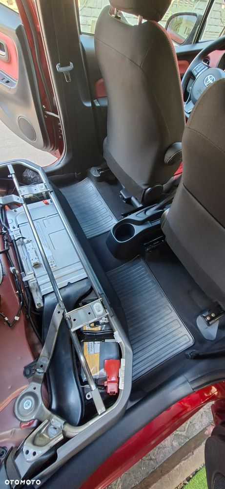 Toyota Yaris Hybrid 100 Selection Passion - 11