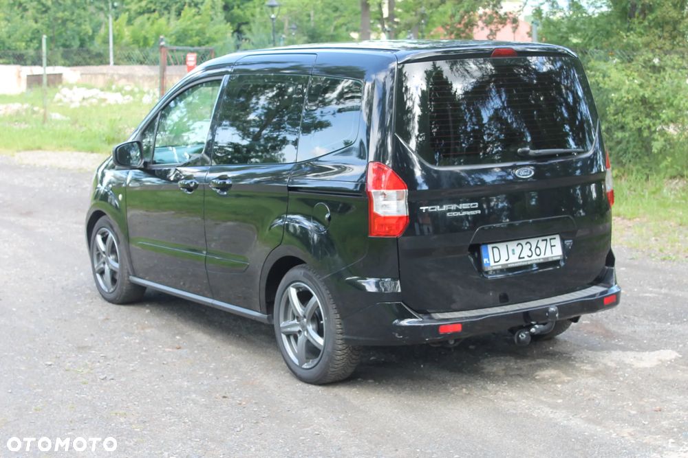 Ford Tourneo Courier 1.5 TDCi Sport - 4