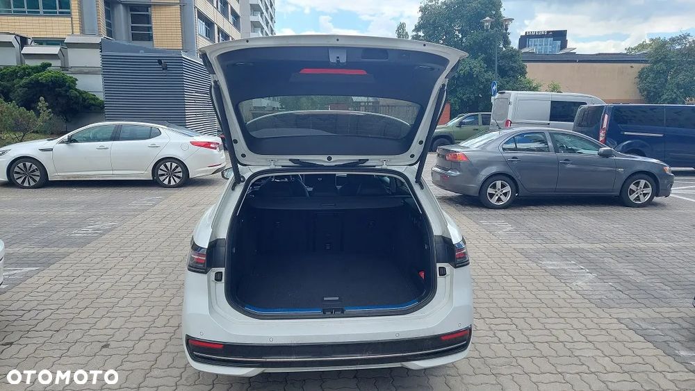 Volkswagen Passat - 12