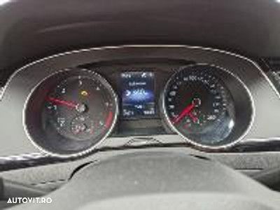 Volkswagen Passat - 9