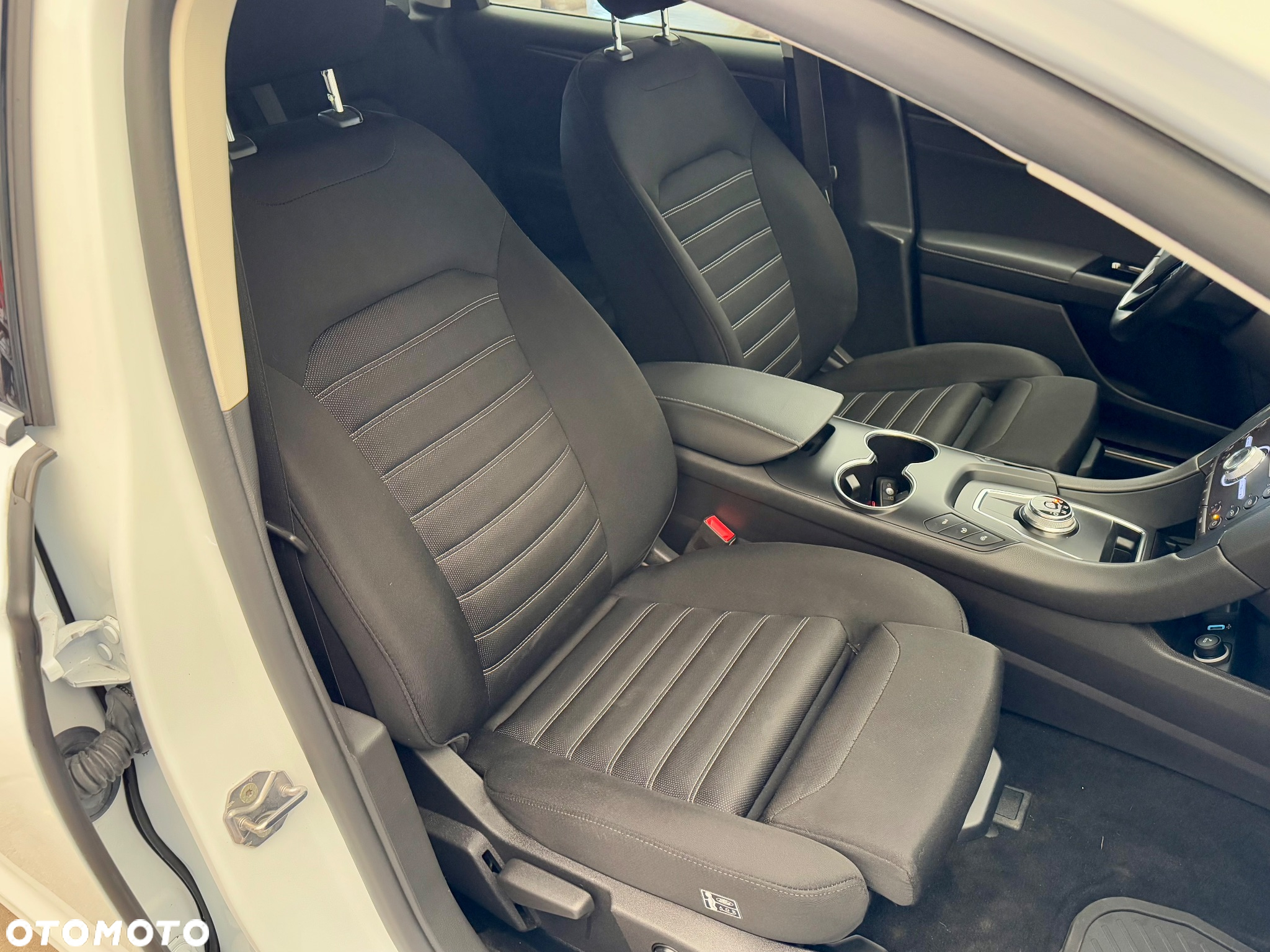 Ford Mondeo 2.0 EcoBlue Titanium - 28