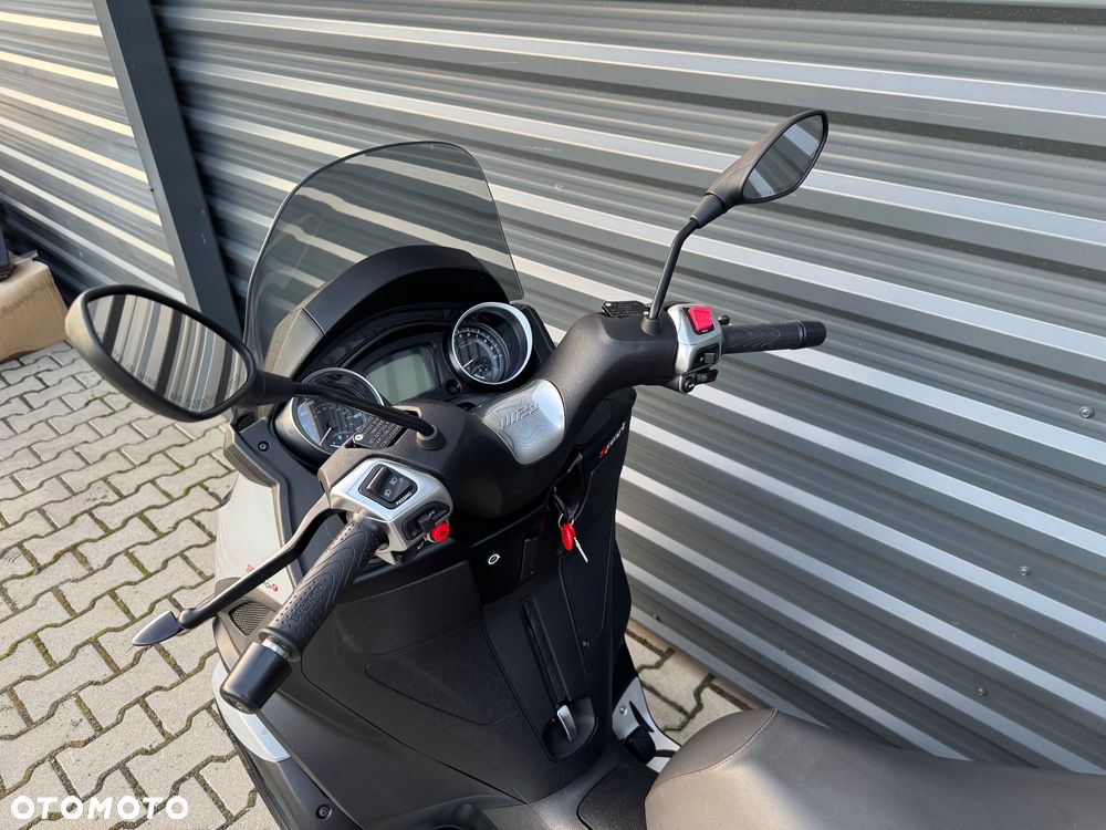 Piaggio MP-3 - 10