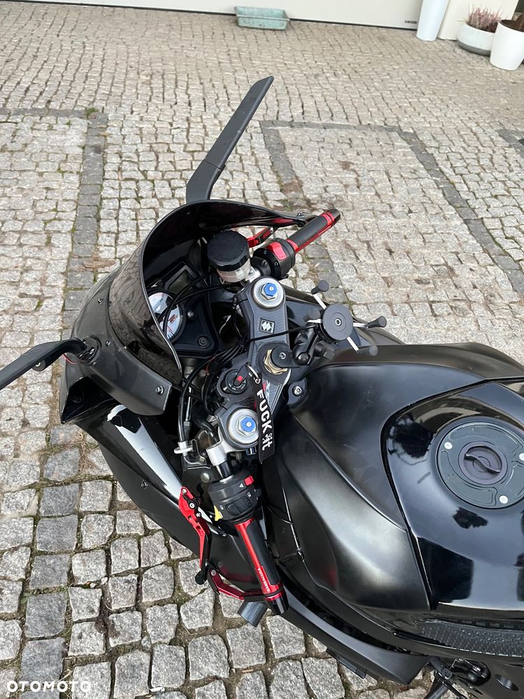 Suzuki GSX-R - 6