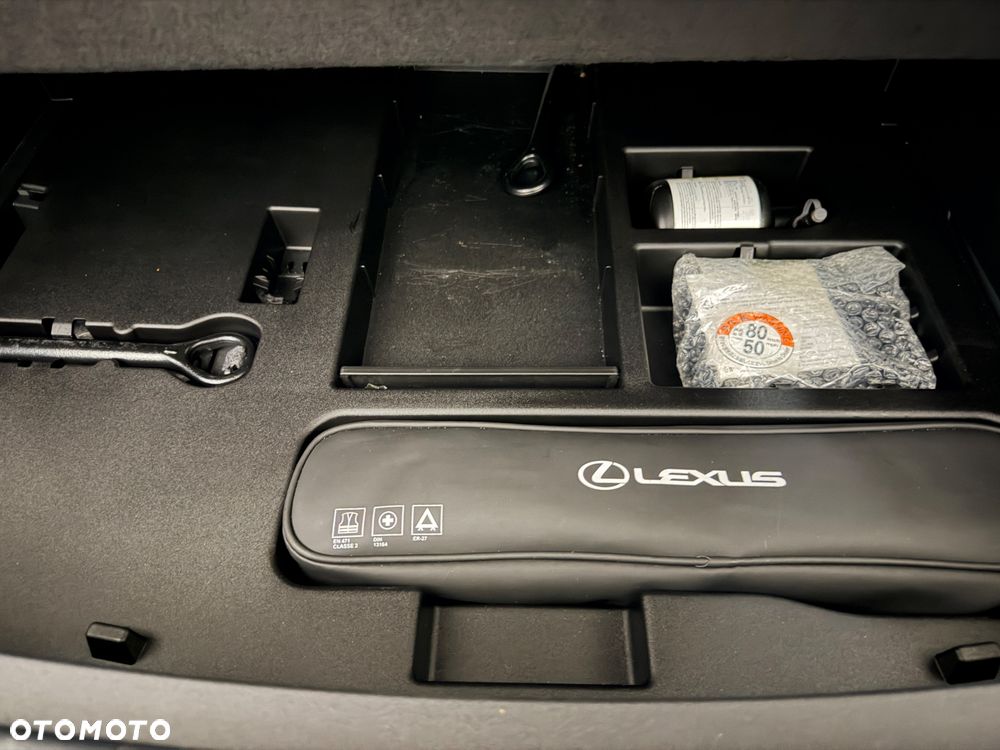 Lexus UX - 28