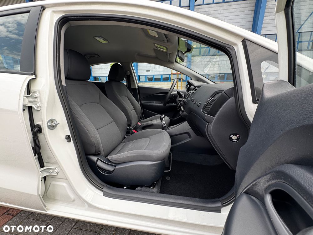Kia Rio 1.4 L - 27