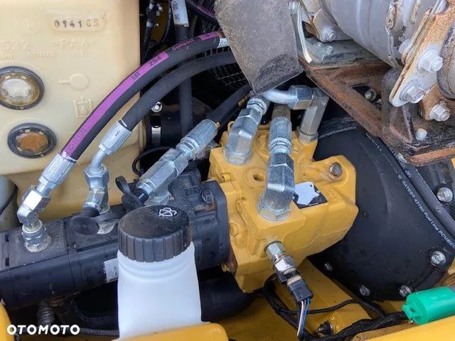 Caterpillar 906M - 15