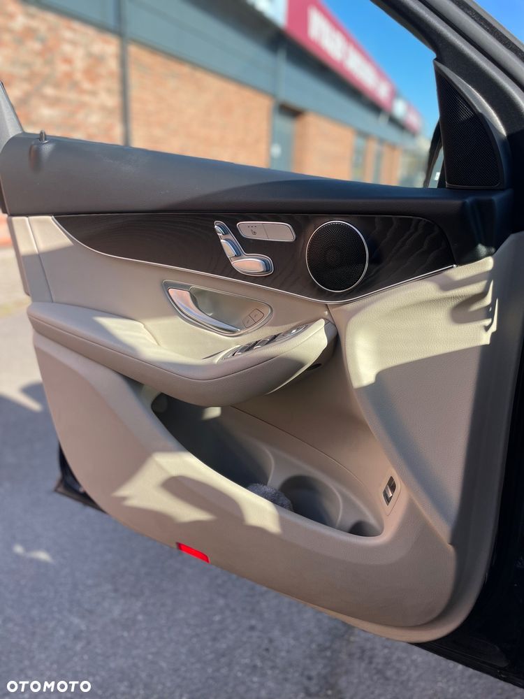 Mercedes-Benz GLC 300 4Matic 9G-TRONIC AMG Line - 18