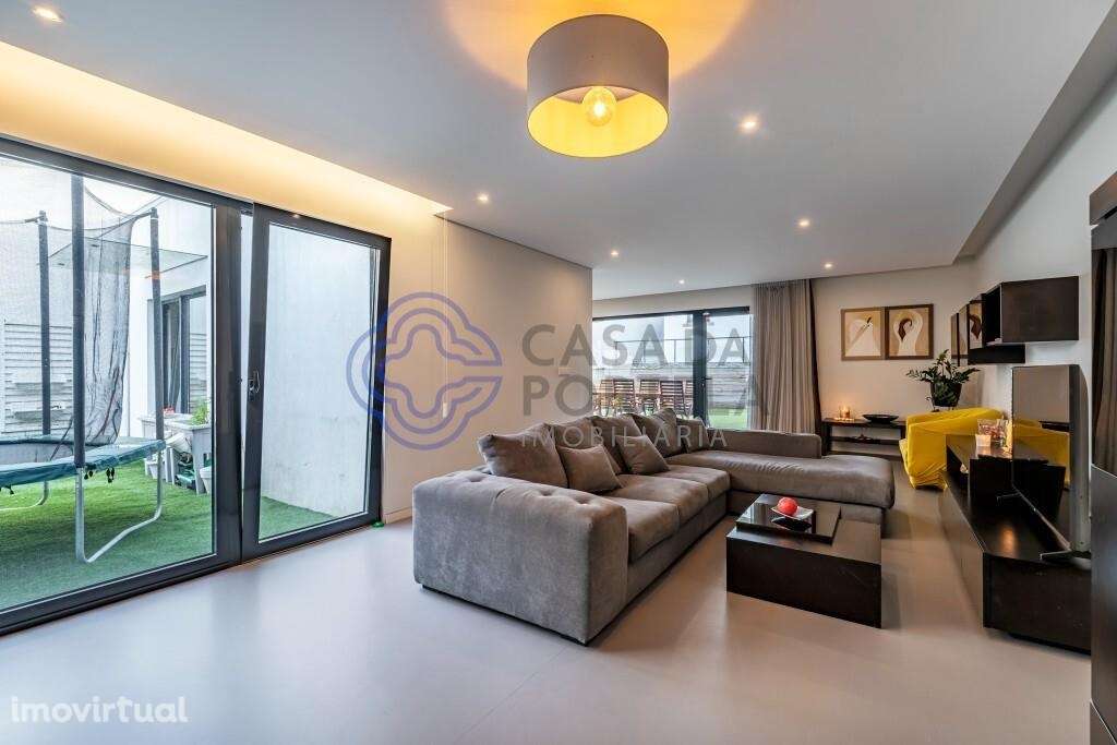 Moradia T4 de 2018 - Térrea - Piscina - Jardim 100m2 + Casa 50m2 - Mat - Grande imagem: 3/37