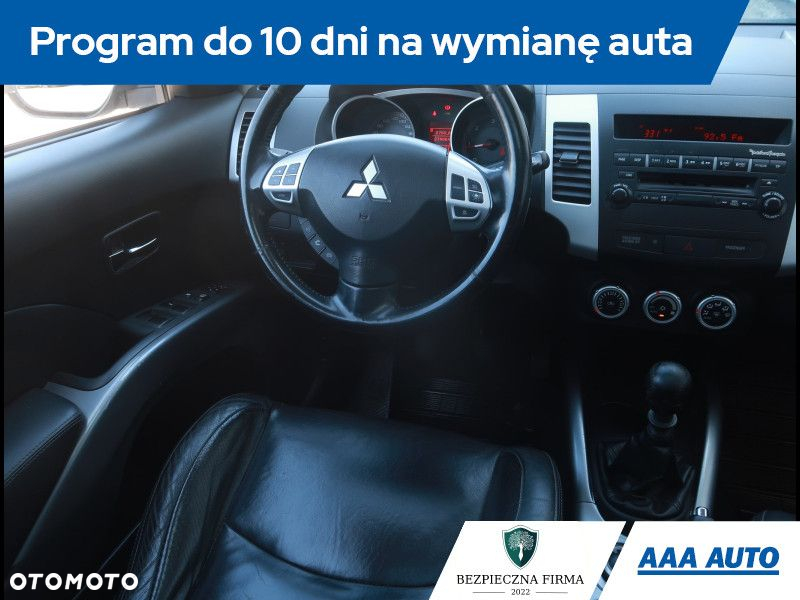 Mitsubishi Outlander - 8