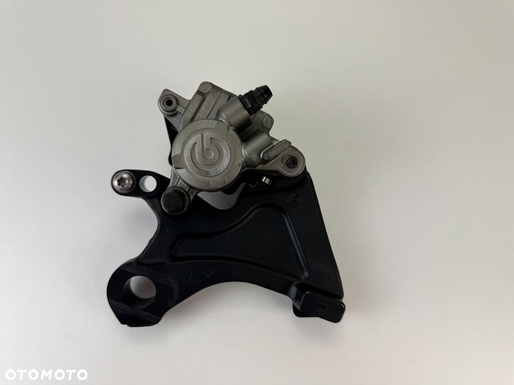 Tylny zacisk hamulcowy Triumph Street Triple 765 RS 2022- - 1