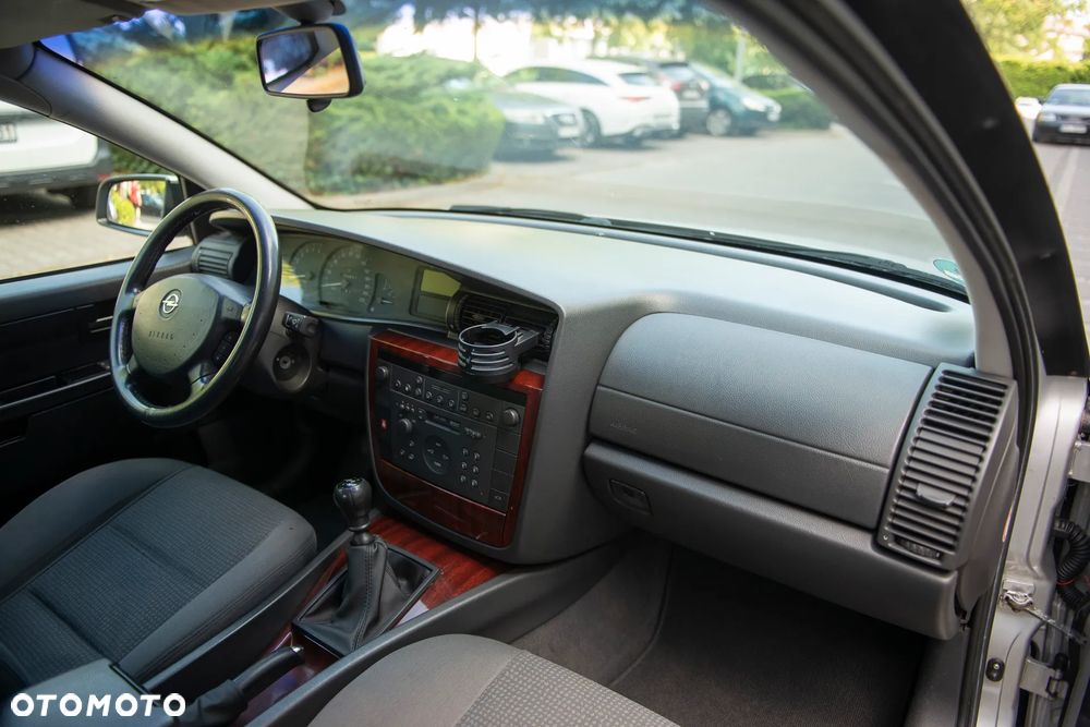 Opel Omega 2.2 Elegance - 26