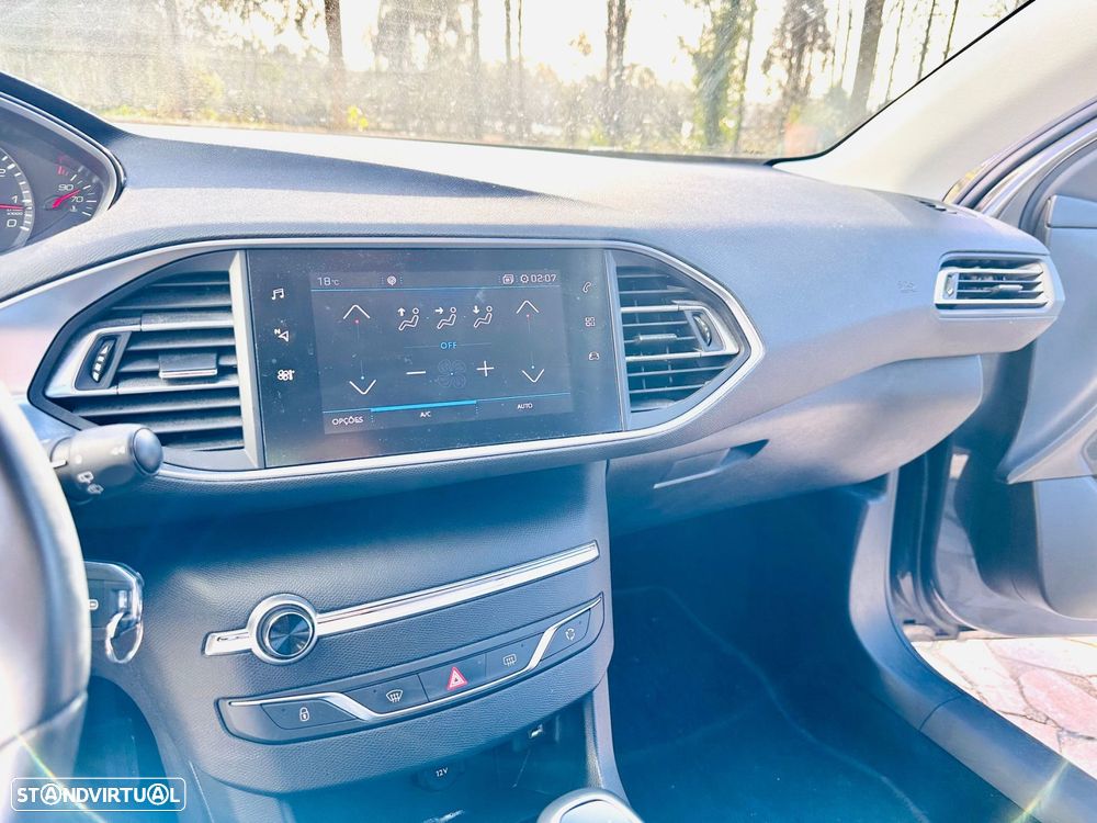 Peugeot 308 1.2 PureTech Style - 17