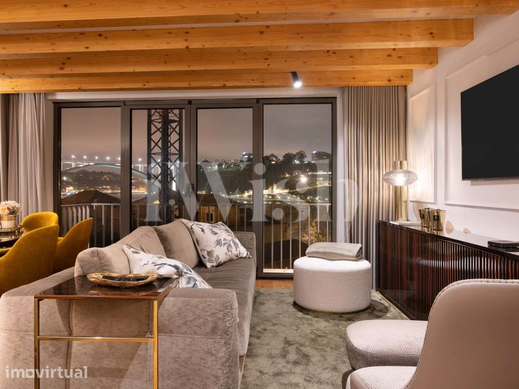 Duplex T0+3 Mobilado com Vista Panorâmica sobre o Douro e a Ponte d... - Grande imagem: 2/60