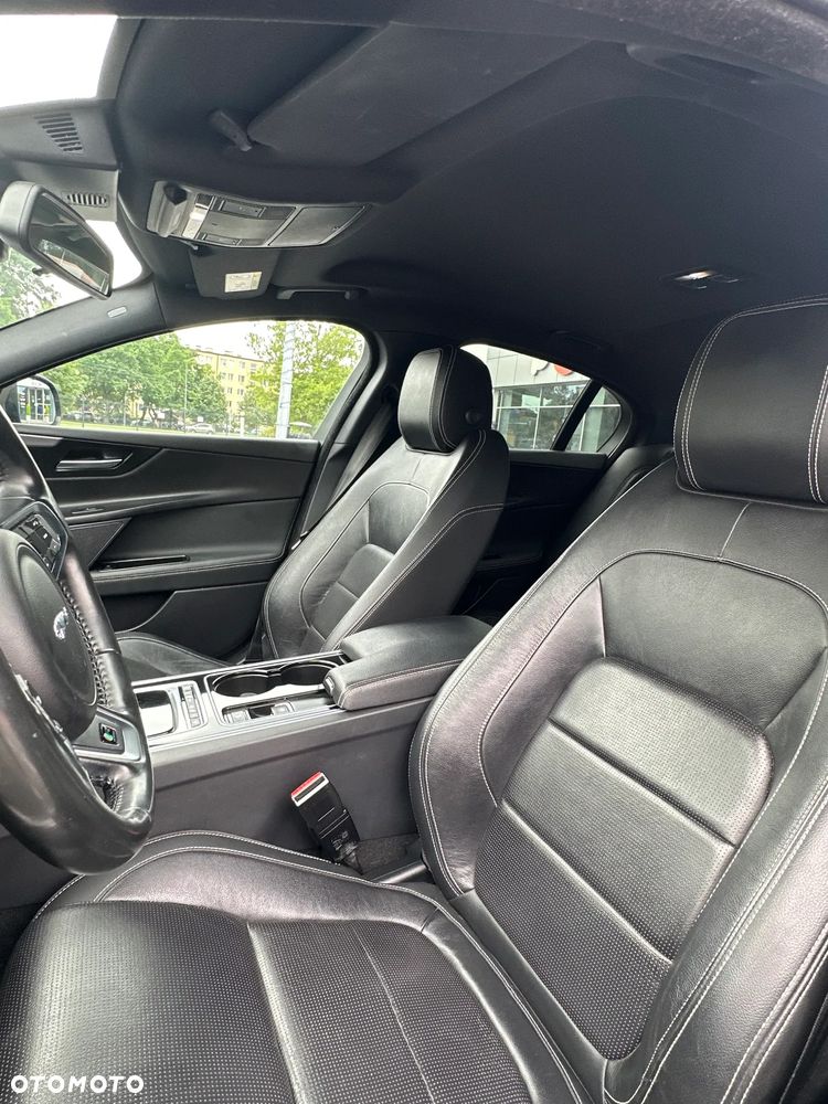 Jaguar XE 20d R-Sport - 15