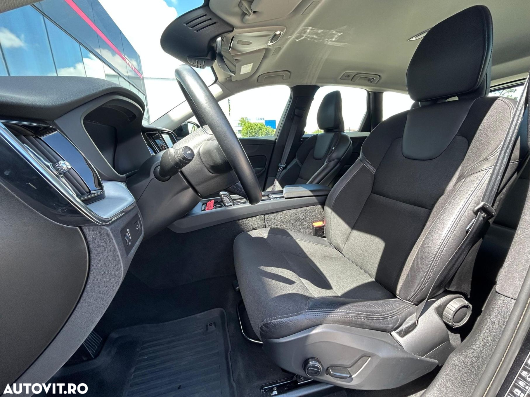 Volvo XC 60 B4 MHEV AWD Momentum Pro - 12