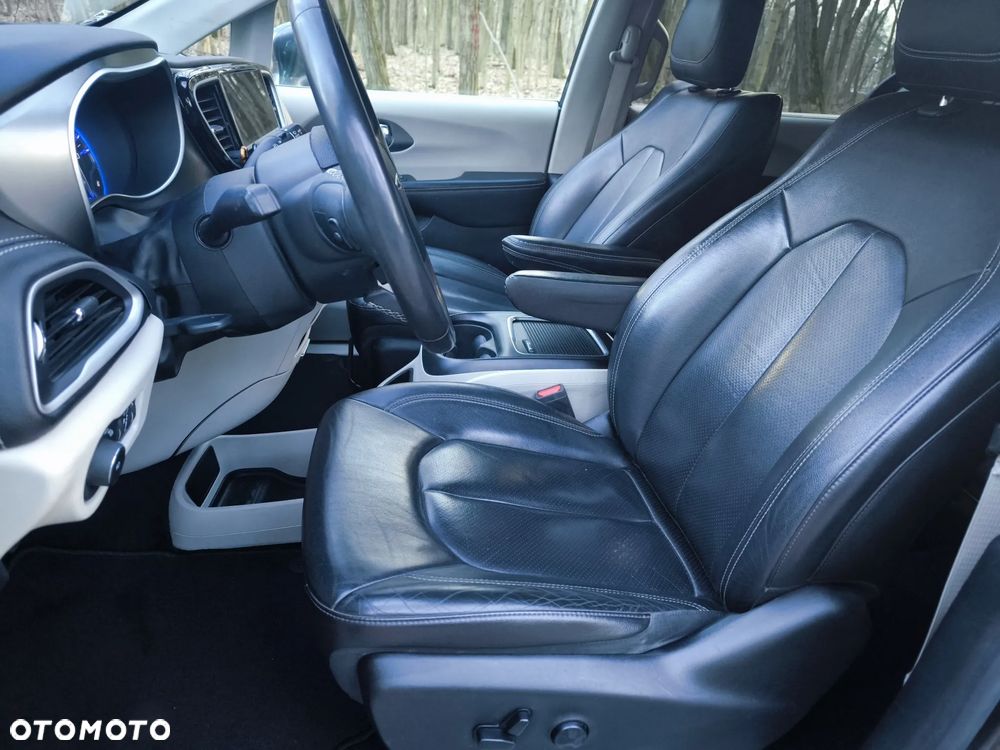 Chrysler Pacifica - 18