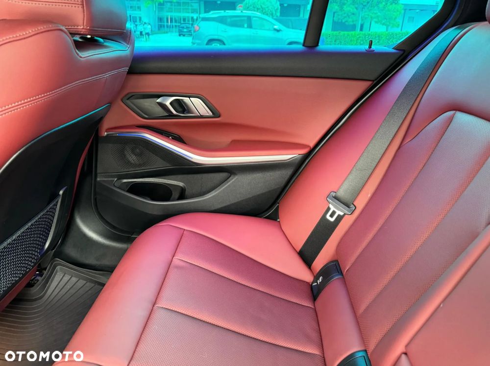 BMW Seria 3 318i Luxury Line sport - 25
