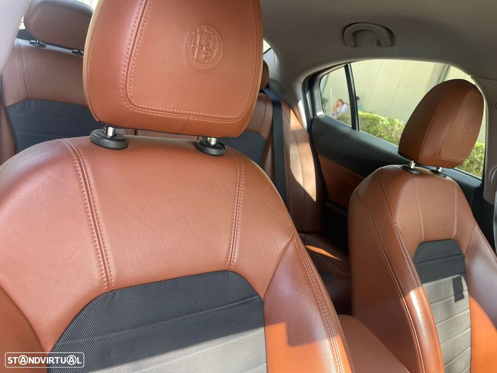 Alfa Romeo Giulia 2.2 D AT8 - 21